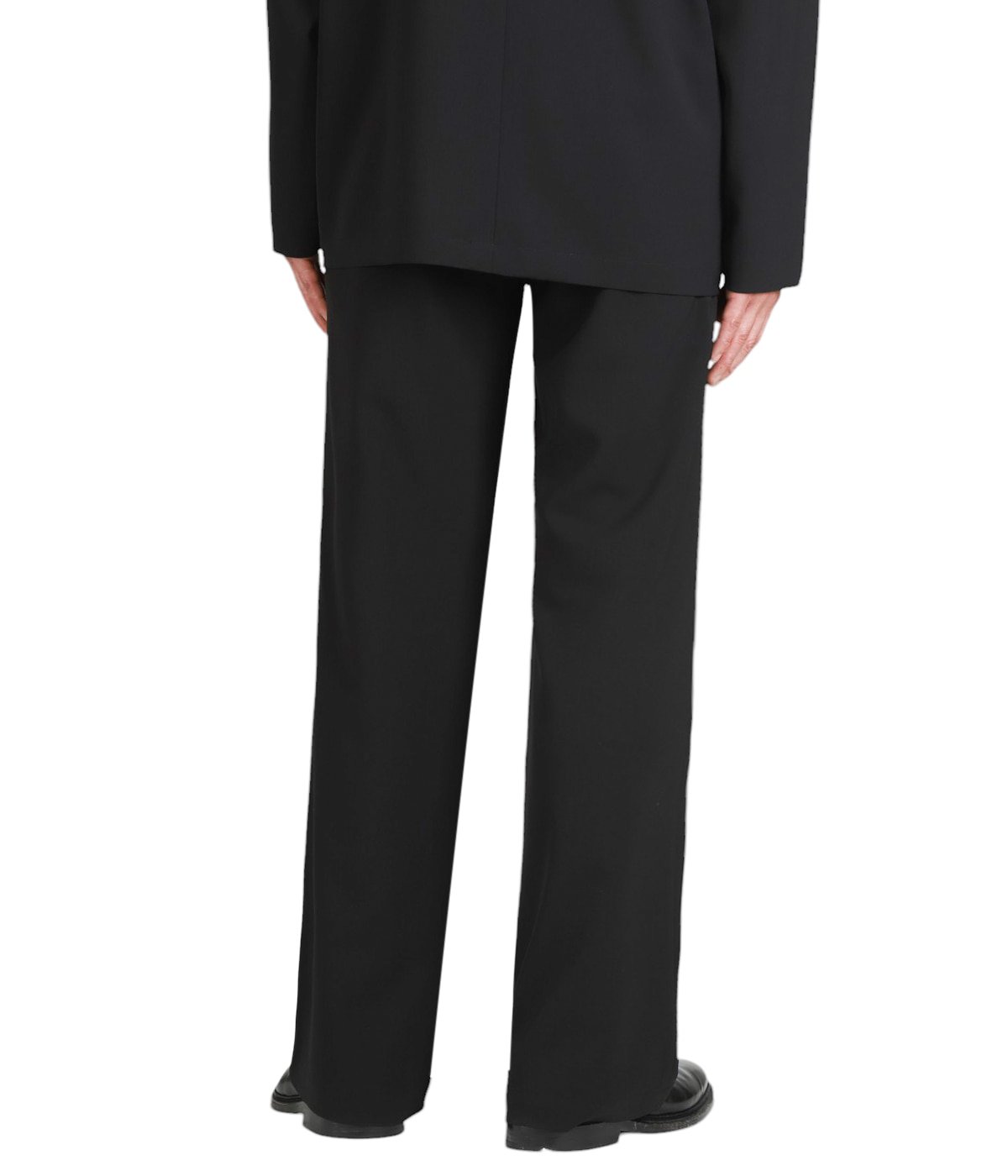 model（175cm / 60kg）B85 W75 H92 着用サイズ：38